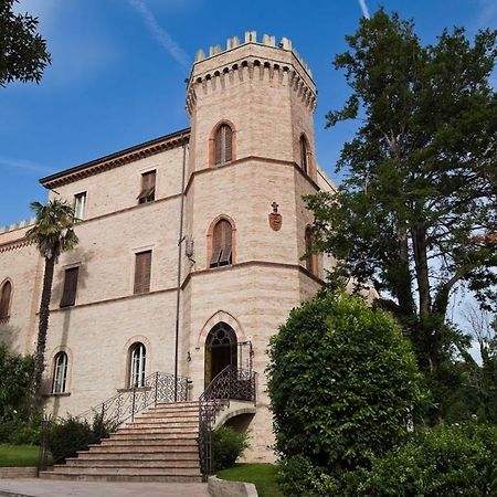 Castello Montegiove Hotel Fano Eksteriør billede